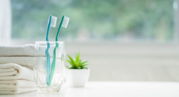 keeping-toothbrush-clean-800x434